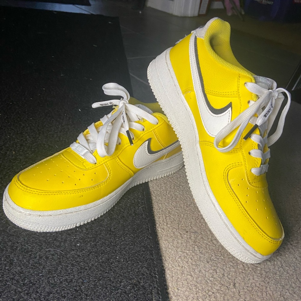 Air Force 1 Low '07 LV8 "Tour Yellow" sneakers